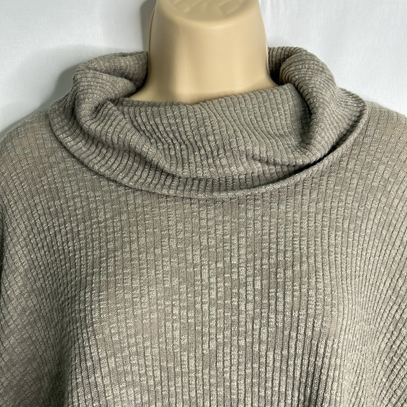 Free People Beach oversized open back cowl neck sweater NWT - Picture 5 of 7